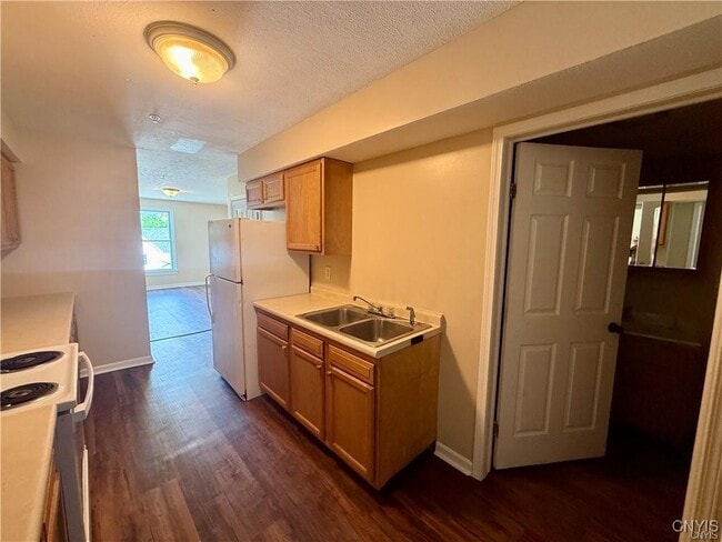 Building Photo - 5 E Main St