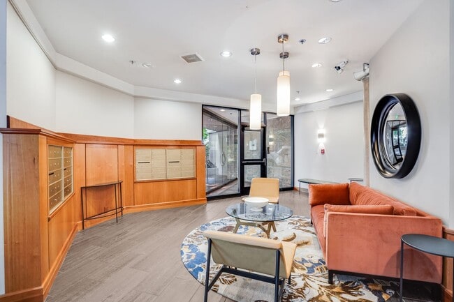 Building Photo - Beautiful 2 Bed, 2 Bath Rental Condo in Portland Goose Hollow neighborhood!