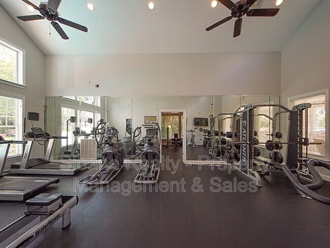 Building Photo - 45 Sycamore Ave