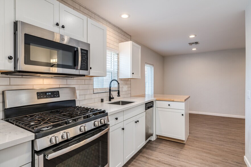 Building Photo - 1132 E Florita St