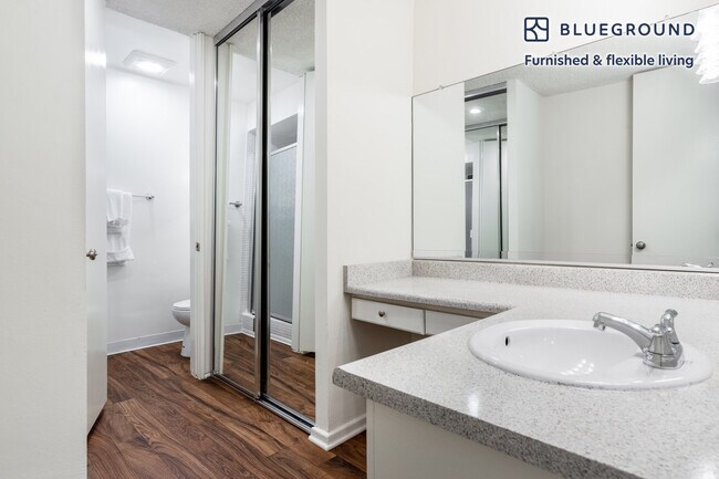 Building Photo - 6150 Canterbury Dr