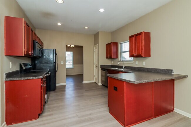 Building Photo - 13 Thatch Ct