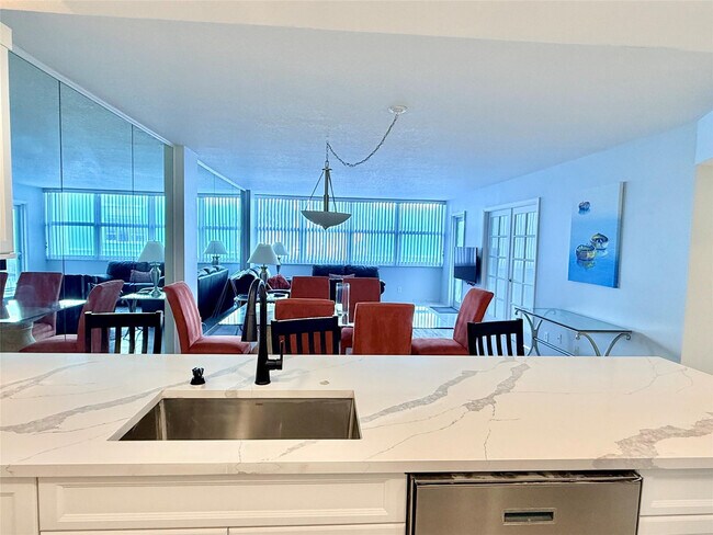 Building Photo - 800 SE 20th Ave