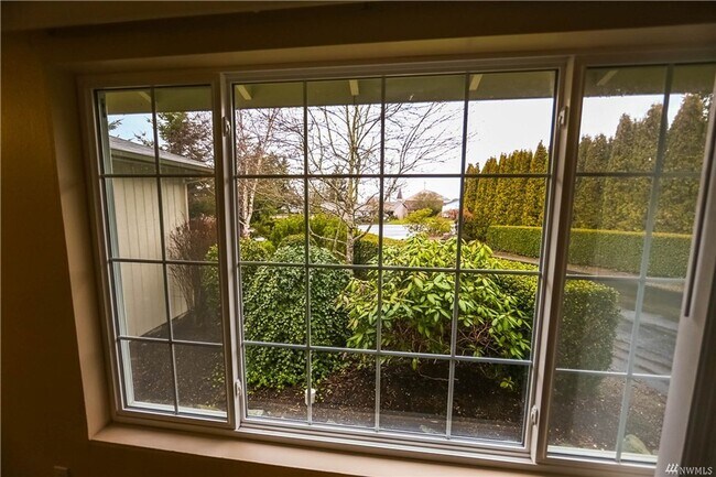 Building Photo - Very Nice Rambler In Quiet Cul de sac with Garage