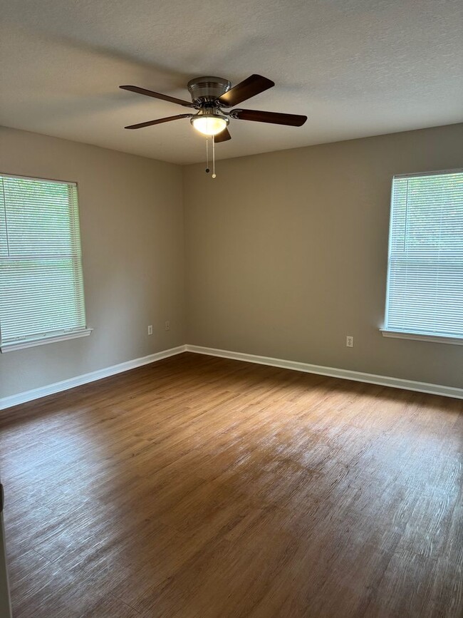 Building Photo - 3 Bedroom Duplex in Crawfordville