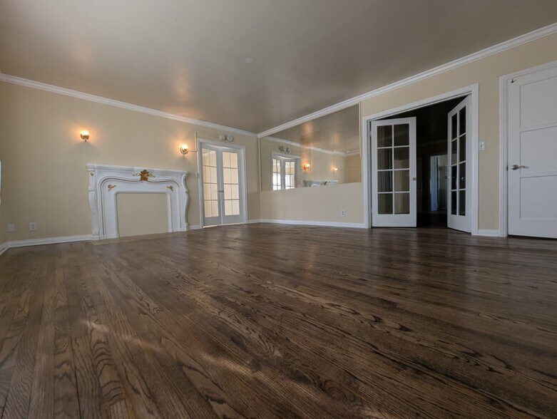 Building Photo - 1011 W 65th St