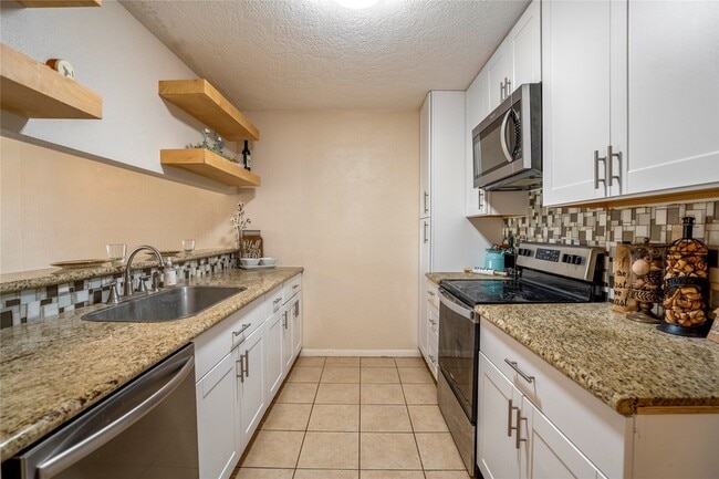 Building Photo - 11817 Southlake Dr