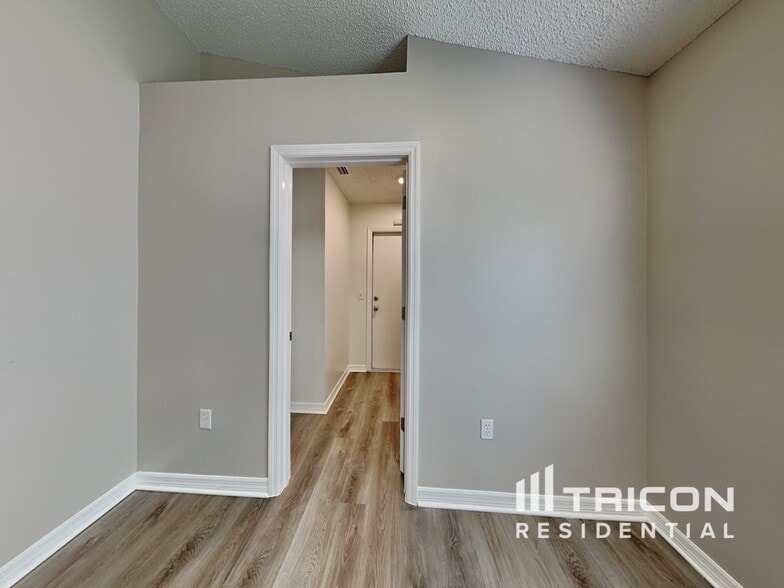 Building Photo - 649 Doe Cove Pl