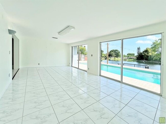 Building Photo - 3318 NW 68th Ct