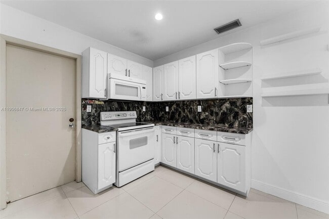 Building Photo - 3560 SW 107th Ct