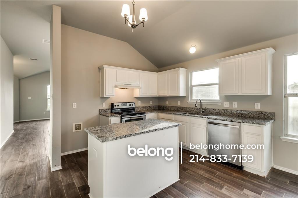 Building Photo - 901 Plumeria Dr