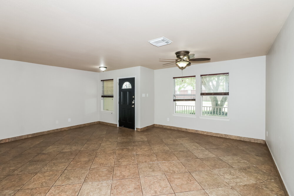 Building Photo - 5027 Oak Briar Ln