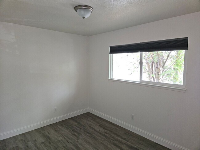 Building Photo - 1715 Sheridan St