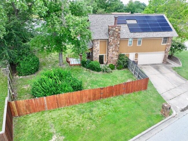 Building Photo - 3 Bedroom 2.5 Bath total 2,448 Square feet