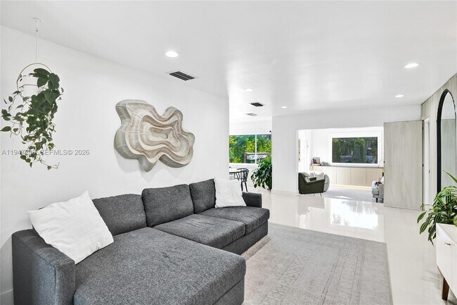 Building Photo - 9181 Byron Ave