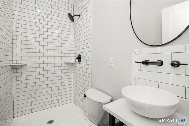Building Photo - 174 Coram Ave