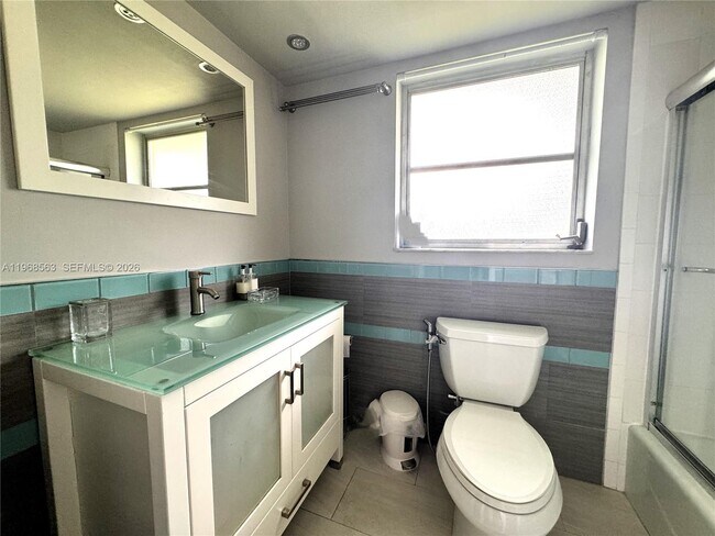 Building Photo - 901 W Cypress Ln