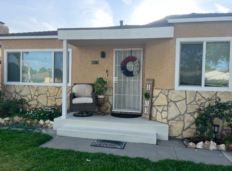 Primary Photo - 9517 Kauffman Ave