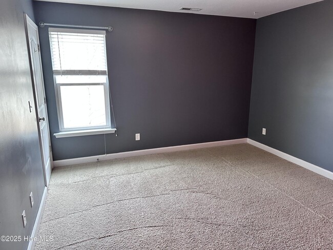 Building Photo - 109 Pennington St