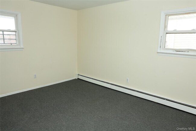 Building Photo - 13 Regina Pl