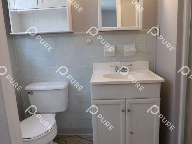 Building Photo - 2108 Linde St NW