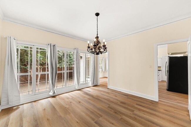 Building Photo - Beautiful Home