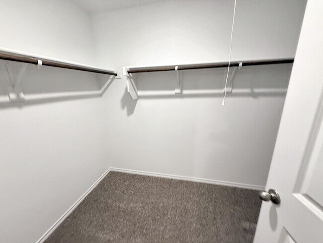 Building Photo - 4/2 in Sweetwater Springs Community, Sherman