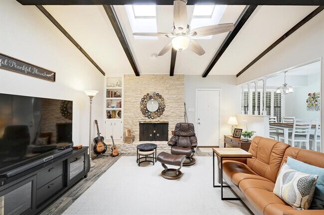 Building Photo - 110 Ridge Oak Dr