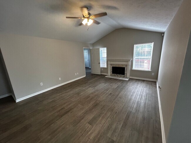 Building Photo - Nice ranch 3/2 with garage. Just renovated