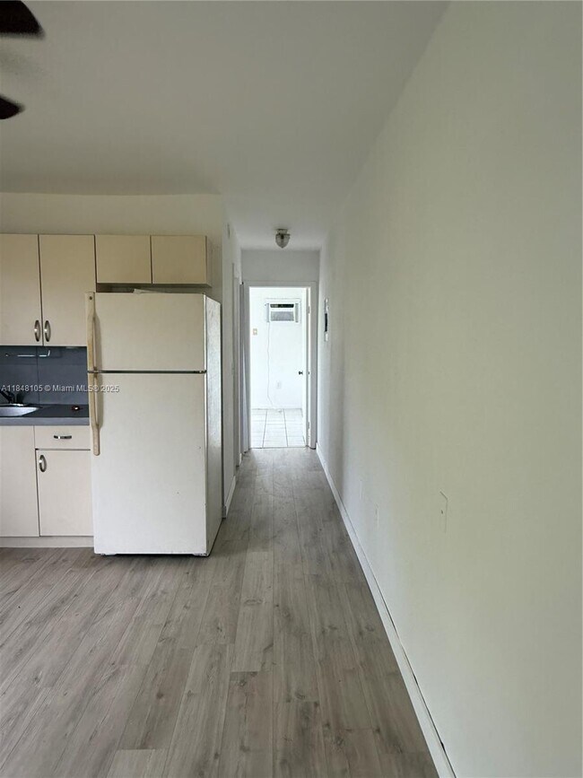Building Photo - 1720 W 42nd St