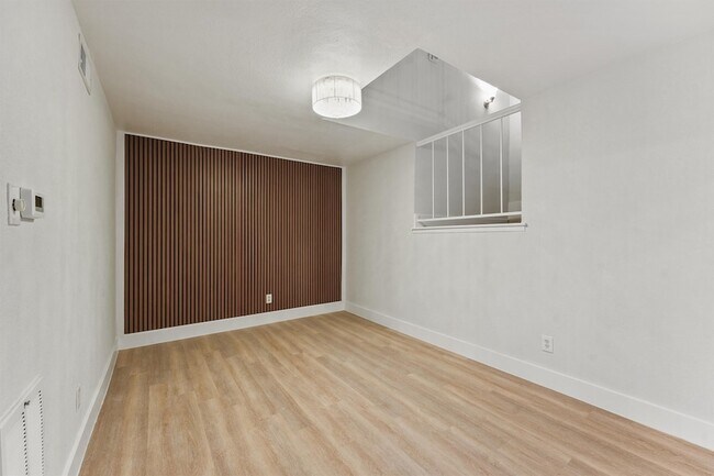 Building Photo - 18118 Lakeside Ln