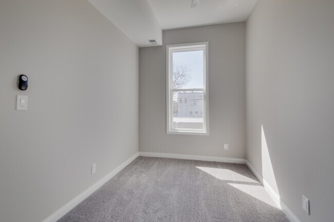 Building Photo - 1536 N Talman Ave