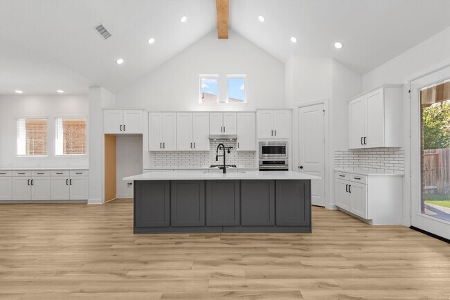 Building Photo - 15240 Hemingway Heights Dr