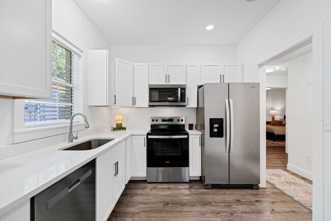 Building Photo - 2028 Villa Sites Dr