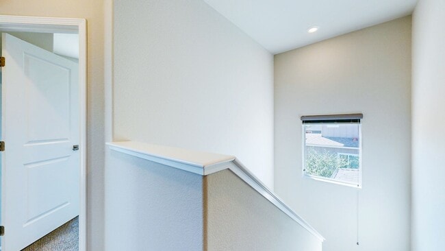 Building Photo - Rare Santa Rosa Four Bedroom house in Desi...