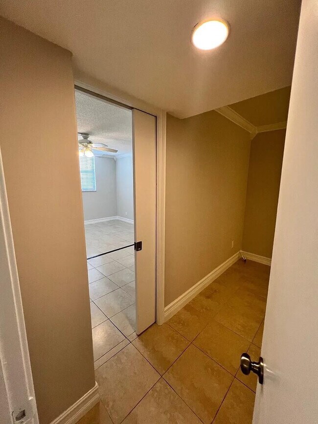 Building Photo - 403 NW 68th Ave