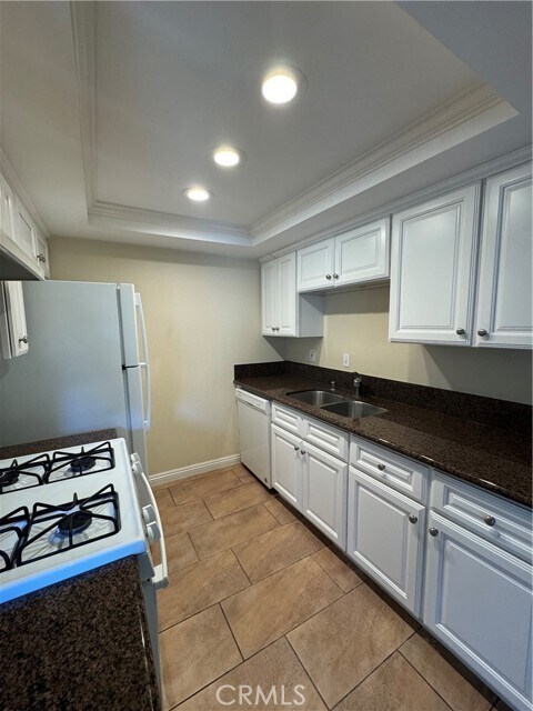 Building Photo - 1251 S Meadow Ln