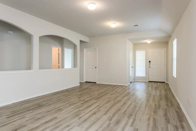 Building Photo - 2700 Madison Ct