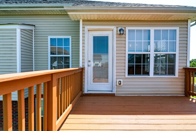 Building Photo - Flagstone Drive