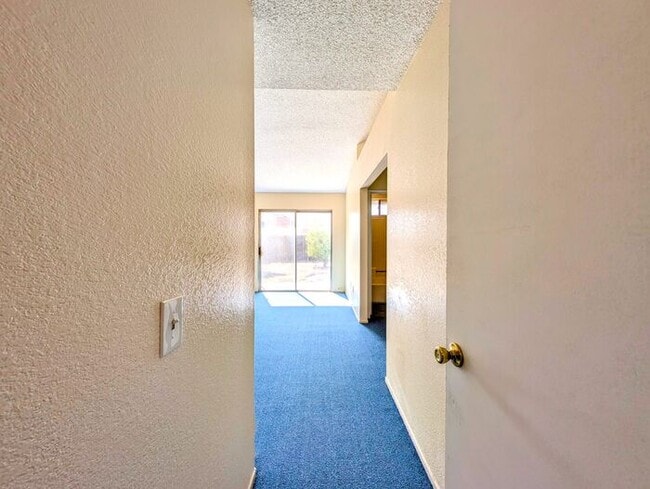 Building Photo - 3 Bedrooms Near the University in the Cimmeron District on Rosarita Street