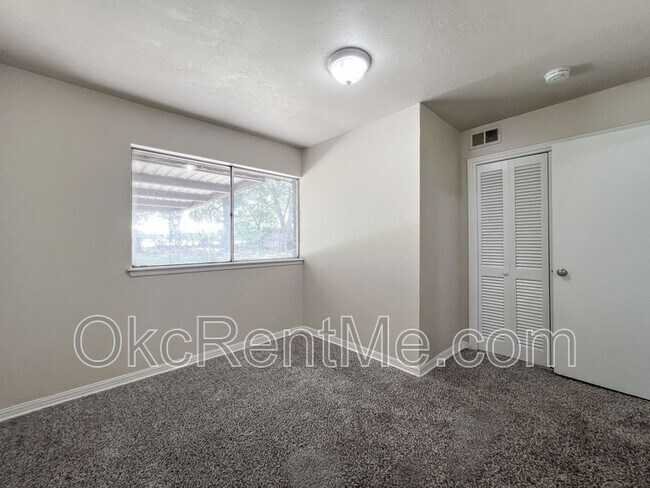 Building Photo - 2400 SW 63rd St