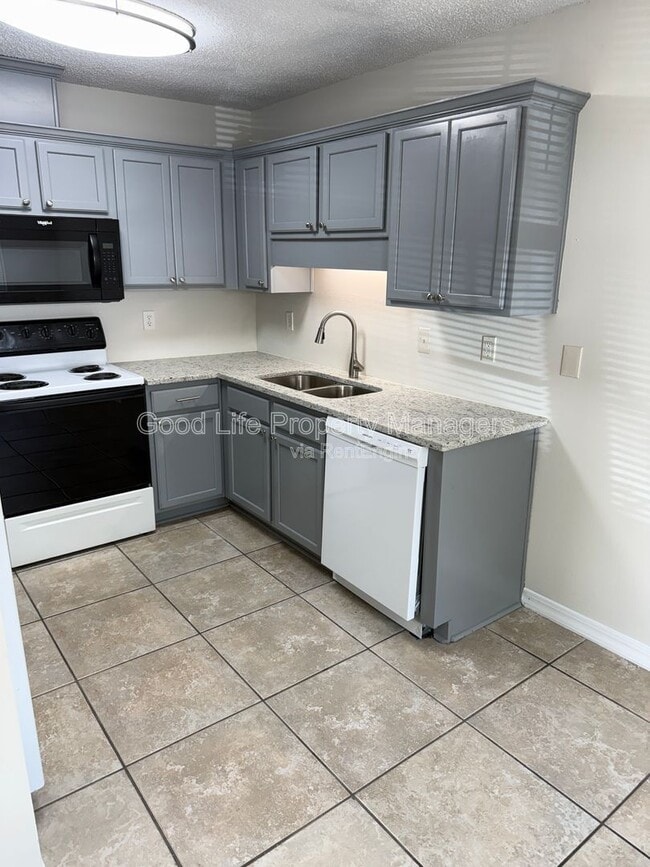 Building Photo - 9980 Bowman Ave