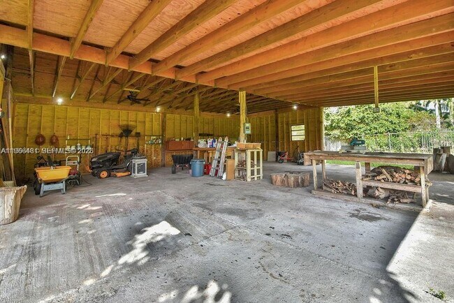 Building Photo - 5425 SW 190th Ave