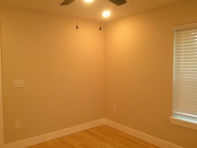 Building Photo - Fully Remodeled 2 Bed 1 Bath House