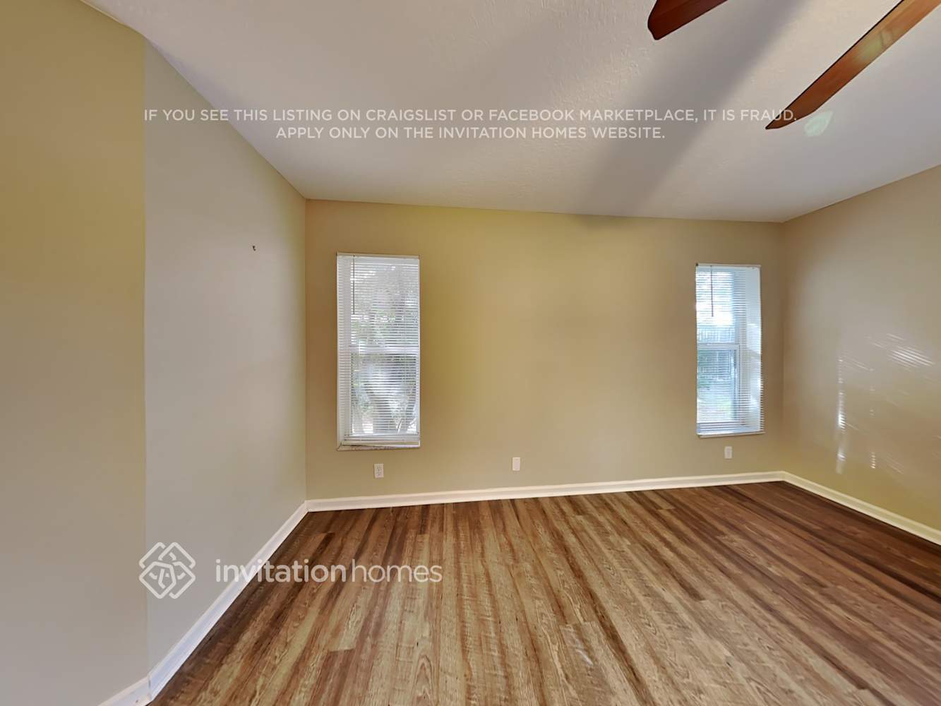 Building Photo - 2566 SW Hinchman St