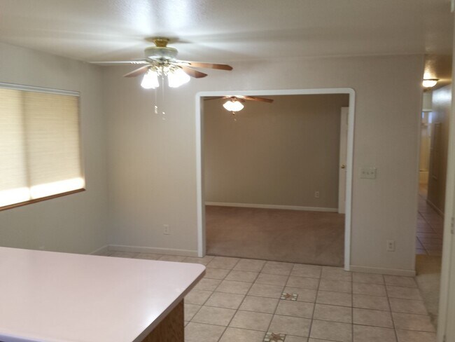 Building Photo - 3 Bedroom Home for Rent in Anderson CA | Large Family Room, 2 Car Garage, Pet Friendly