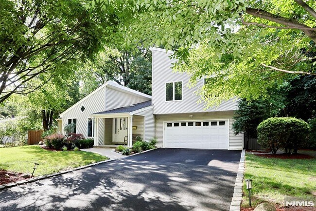 Building Photo - 69 Pittis Ave