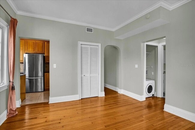 Building Photo - 2117 W Dekle Ave