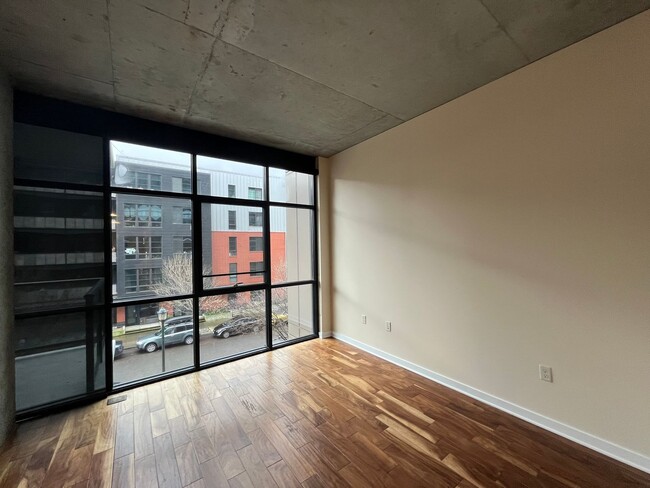 Building Photo - Modern Condo in NW District, Portland! On ...