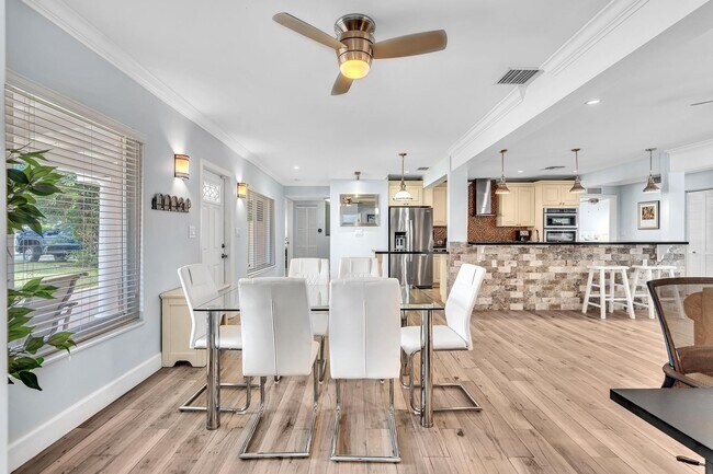 Building Photo - 3204 Beacon St